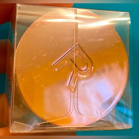 Makeup Revolution Conceal and Fix Concealer - Deep Tan - Picture 5 of 6